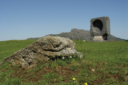 Dólmenes de Agiña & Lago de Domico
